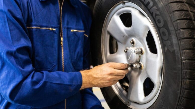 Nerovnomerne sjizdeni pneumatik problem ktery nezacina u gumy