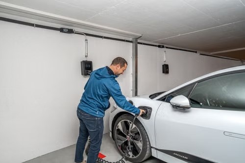 Prvni elektromobil nemusi byt novy. Pro mnoho ridicu je vyhodnejsi zacit jinak 2 Prvni elektromobil nemusi byt novy. Pro mnoho ridicu je vyhodnejsi zacit jinak 2
